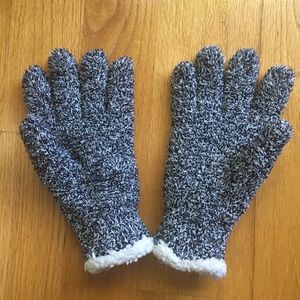Fuzzy winter gloves